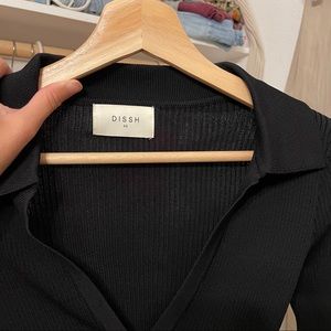 V neck form fitting long sleeve top from Dissh